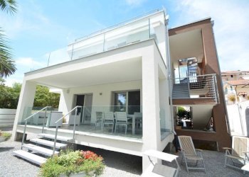 Facciata - Three-room apartment via Generale Ardoino, 114, Diano Marina - photo 2