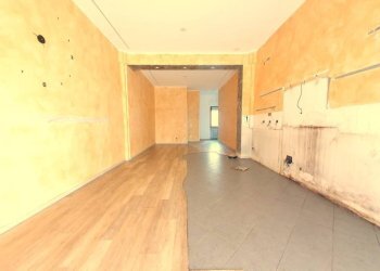 Stanza non arredata - Shop corso Piave, 6, Alba - photo 3