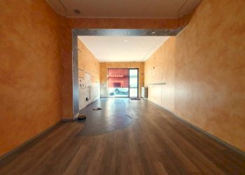 Stanza non arredata - Shop corso Piave, 6, Alba - photo 4