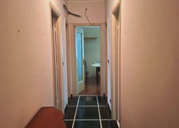 Corridoio - Three-room apartment via Carlo Rota, 6, Genova (neighborhood Sampierdarena) - photo 3