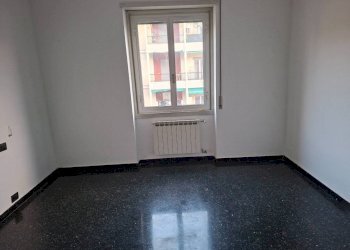 Camera da letto - Two-room apartment corso Luigi Andrea Martinetti, 58, Genova (neighborhood Sampierdarena) - photo 12