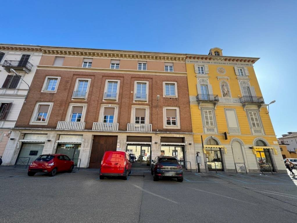 Facciata - Appartamento piazza 1 Maggio, 10, Biella - foto 3