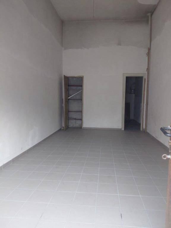 Magazzino - Negozio corso Re Umberto, 124/C, Torino (zona Crocetta) - foto 2