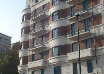 Facciata - Negozio corso Re Umberto, 124/D, Torino (zona Crocetta) - foto 6