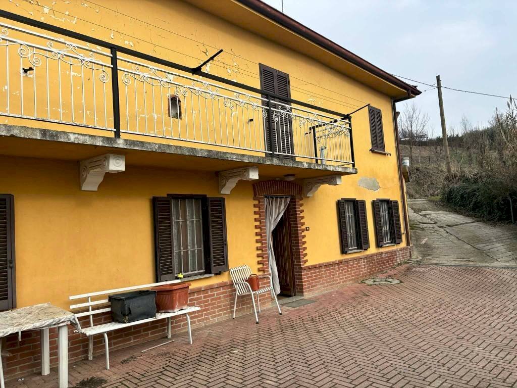 Facciata - Rustico via Gavelli, Castelnuovo Calcea - foto 2