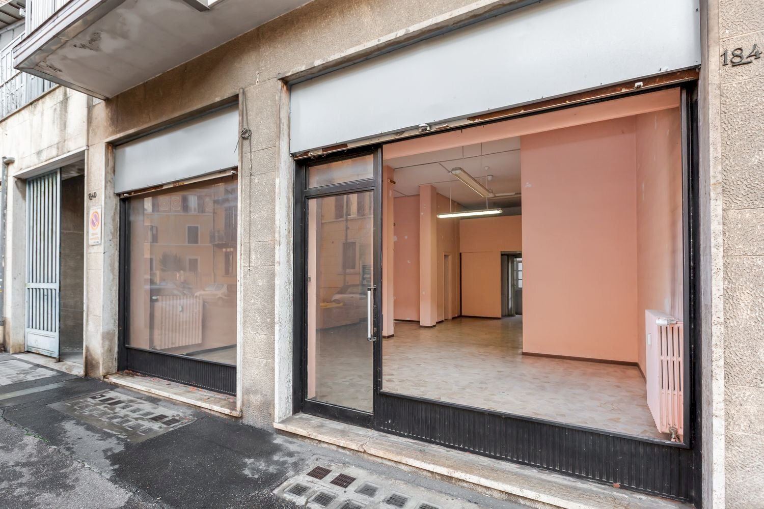 vista - Commercial Premises Via Verolengo
 
184, Torino - photo 3