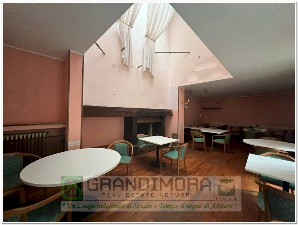 Interno non residenziale - Negozio via Andrea Fantoni, 1, Alzano Lombardo - foto 2