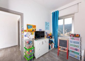 Camera da letto - Quadrilocale via Terpi, 35, Genova (zona Molassana) - foto 21