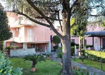 vendesi villa moderna con giardino privato lucca - Villa Via Teresa Bandettini, Lucca - foto 20