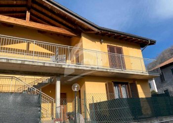 FACCIATA.jpg - Bilocale Via Giuseppe Mazzini 9, Sangiano - foto 12