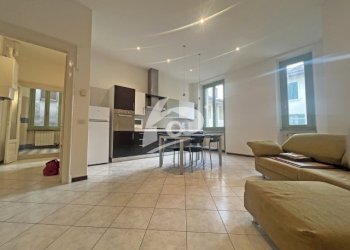 soggiorno con angolo cottura - Trilocale via Garibaldi 45, Laveno-Mombello - foto 2