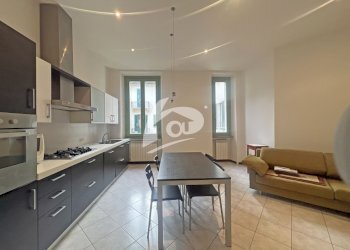 soggiorno angolo cottura - Trilocale via Garibaldi 45, Laveno-Mombello - foto 3