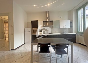 soggiorno con angolo cottura - Trilocale via Garibaldi 45, Laveno-Mombello - foto 4