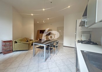 soggiorno con angolo cottura - Trilocale via Garibaldi 45, Laveno-Mombello - foto 8