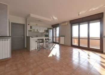 Pietro cossa 1-6.JPG - Quadrilocale Via Pietro Cossa 293/40, Torino - foto 10