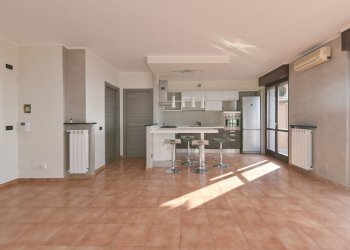 Pietro cossa 1-7.JPG - Quadrilocale Via Pietro Cossa 293/40, Torino - foto 11