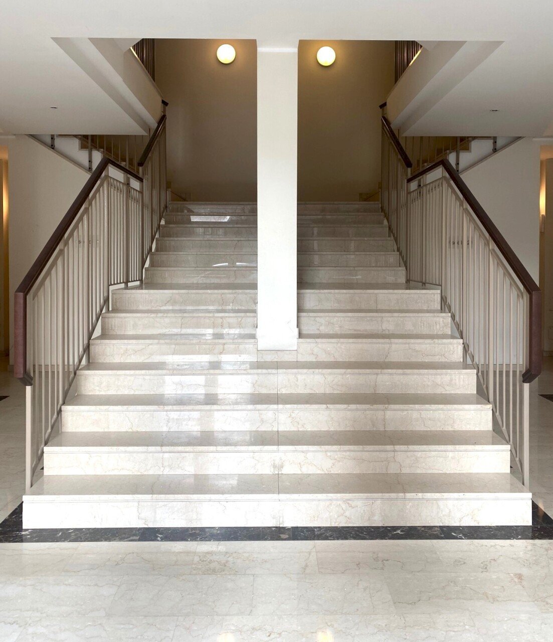 Atrio ingresso condominiale - Appartamento Via XX Settembre 5, Como - foto 1