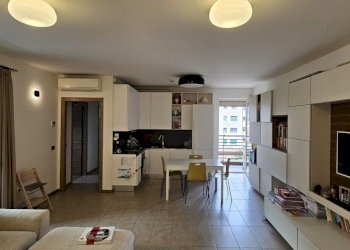 Zona giorno con cucina a vista - Appartamento Via XX Settembre 5, Como - foto 6