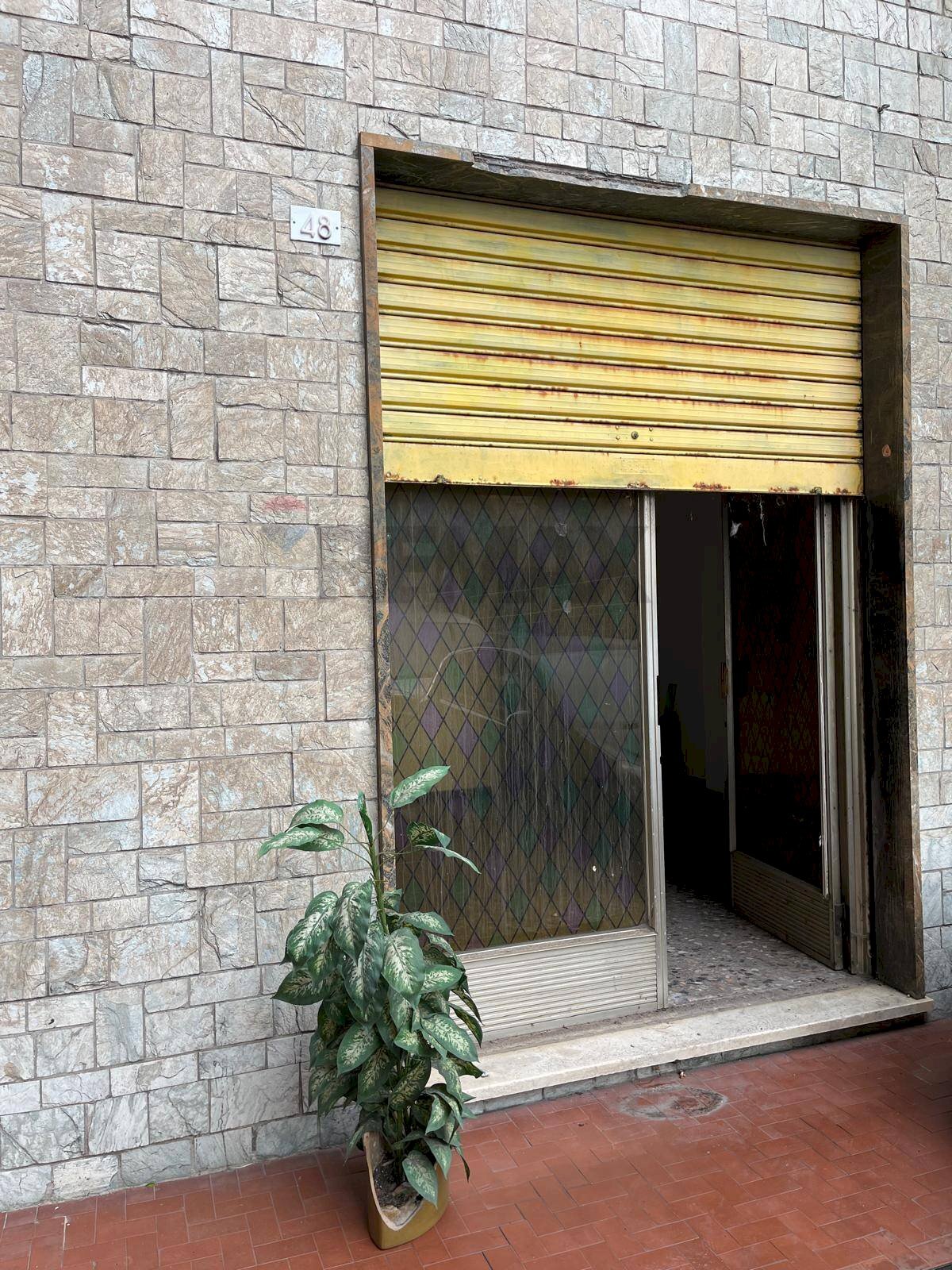 Negozio Via Sant'alberto, 48R 
 Sestri Ponente, Genova (zona Sestri Ponente) - foto 1