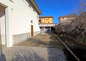 Portion of a house Via Murri, Molinella - photo 4