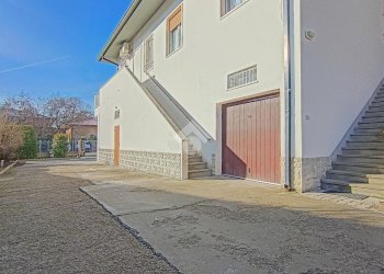 Portion of a house Via Murri, Molinella - photo 7