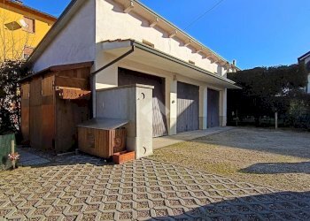 Portion of a house Via Murri, Molinella - photo 9