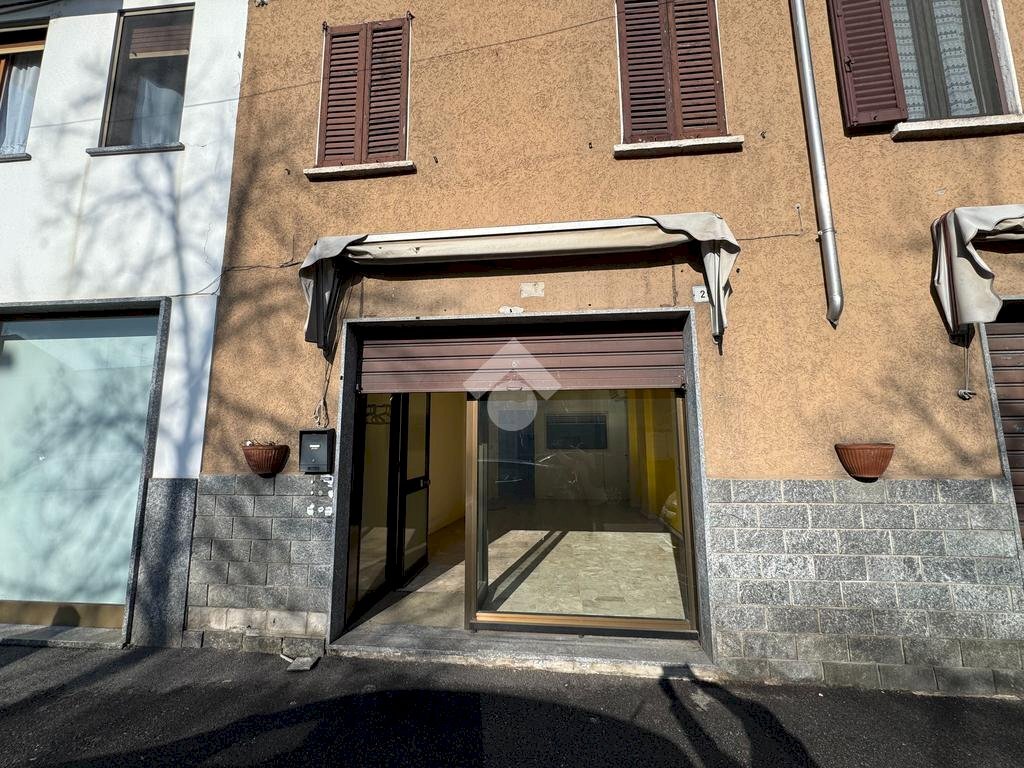 Shop Viale Teresa Orelli, Galliate - photo 1