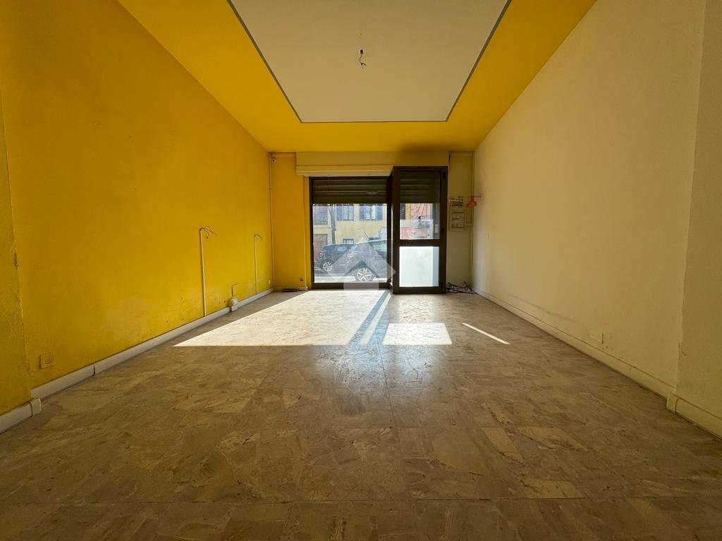 Shop Viale Teresa Orelli, Galliate - photo 2