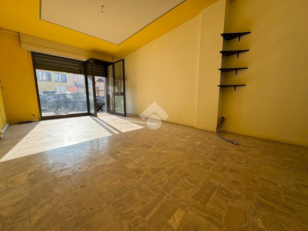 Shop Viale Teresa Orelli, Galliate - photo 3