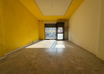 Negozio Viale Teresa Orelli, Galliate - foto 2