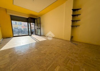 Negozio Viale Teresa Orelli, Galliate - foto 3