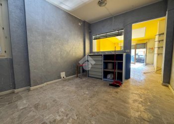 Negozio Viale Teresa Orelli, Galliate - foto 4