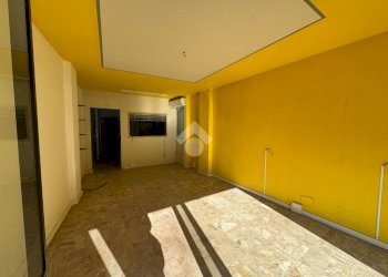 Negozio Viale Teresa Orelli, Galliate - foto 10