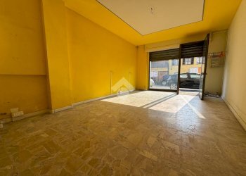 Negozio Viale Teresa Orelli, Galliate - foto 23