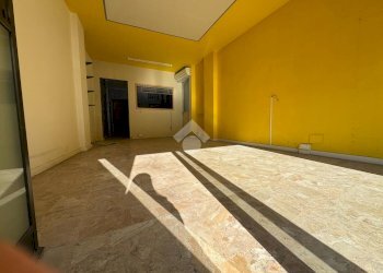 Negozio Viale Teresa Orelli, Galliate - foto 24