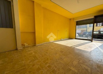 Negozio Viale Teresa Orelli, Galliate - foto 26