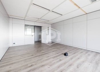 Office via de Marini, Genova (neighborhood Sampierdarena) - photo 27