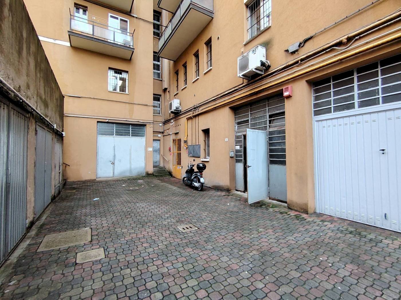 Magazzino Via Giuseppe Gioannetti, 1, Bologna (zona San Donato) - foto 3