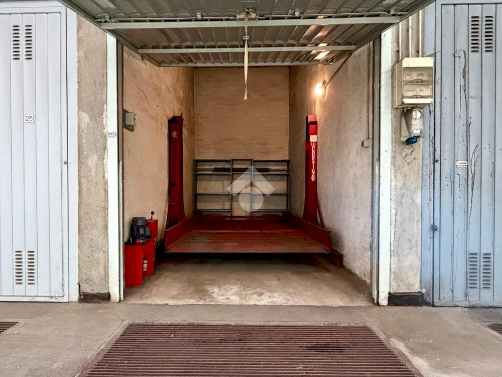 Box Corso Sebastopoli, Torino (zona Santa Rita) - foto 1