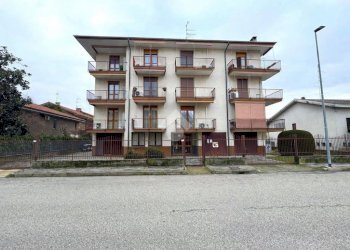 Three-room apartment Via Beccaria, Novara - photo 2