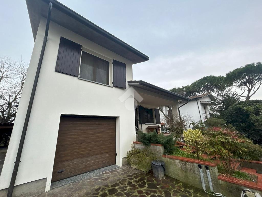 Villa Via Emilio Alessandrini, Ravenna (zona Santo Stefano) - foto 1