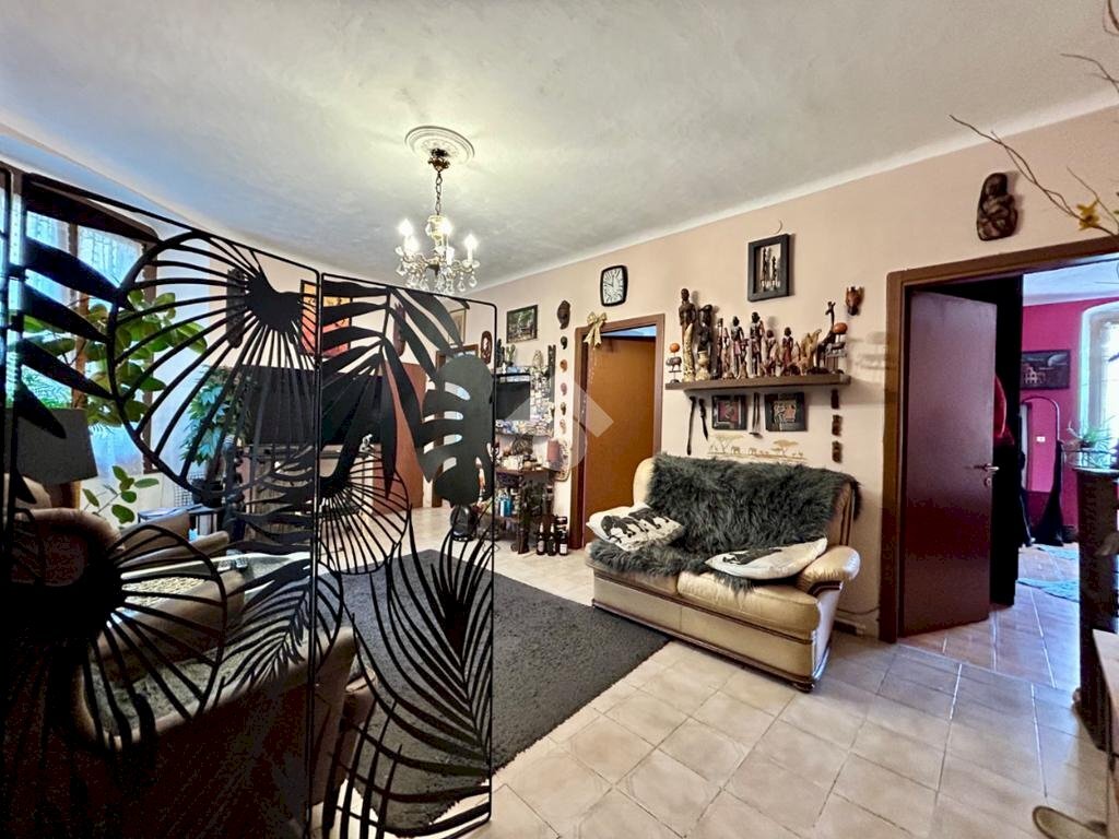 Four-room apartment Salita degli Angeli, Genova (neighborhood Dinegro) - photo 2