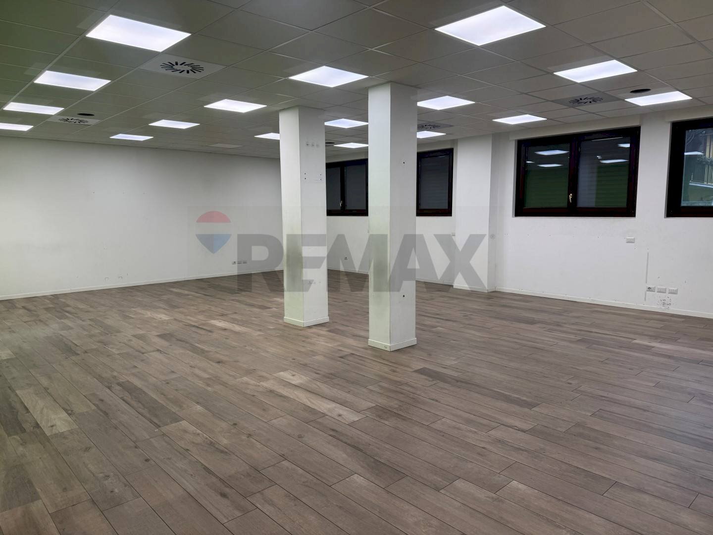 Stanza vuota - Office VIA UGO FOSCOLO
 
23, Agrate Brianza - photo 3