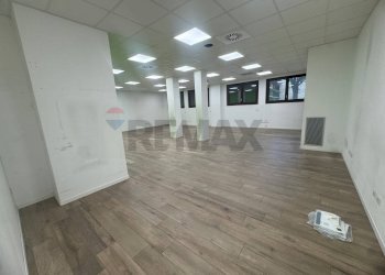 Stanza vuota - Office VIA UGO FOSCOLO
 
23, Agrate Brianza - photo 1