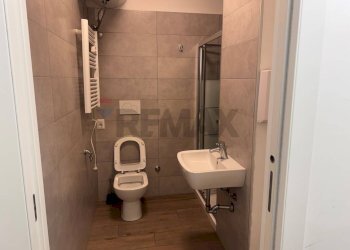 Bagno - Office VIA UGO FOSCOLO
 
23, Agrate Brianza - photo 6