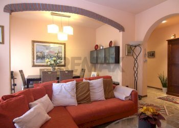 Sala da pranzo - Trilocale viale aguggiari
 
249, Varese - foto 1