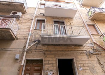 Edificio all\'aperto - Casa indipendente Via Luigi Cadorna
 
45/47, Niscemi - foto 1