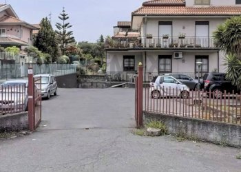 Casa all\'aperto - Magazzino Via Marchese di Casalotto
 
54, Aci Sant'Antonio - foto 3