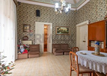 Sala da pranzo - Trilocale via Luigi sturzo
 
128, Caltagirone - foto 1