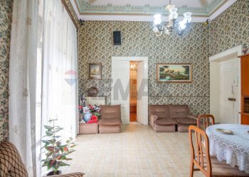 Sala da pranzo - Trilocale via Luigi sturzo
 
128, Caltagirone - foto 7